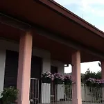 Summer's House בית הארחה 3*